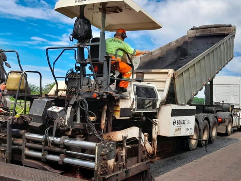 Restauração de pavimento - Concessionária ECONOROESTE