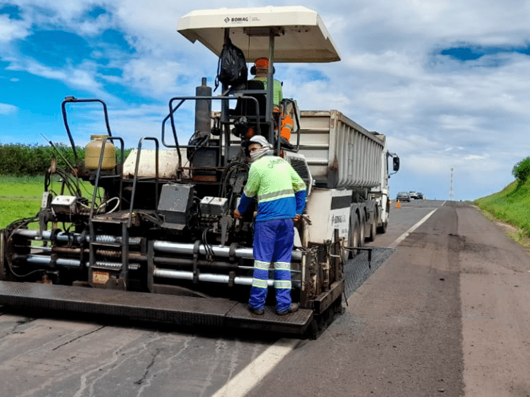 Restauração de pavimento - Concessionária ECONOROESTE